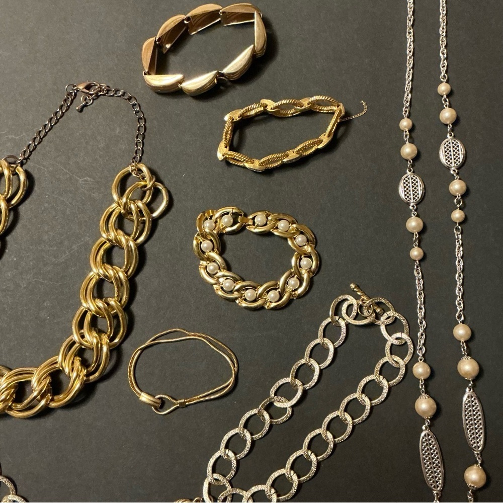 Vintage Gold Tone Statement Chain & Pearl Jewelry Lot Bold Classic - Picture 2 of 7